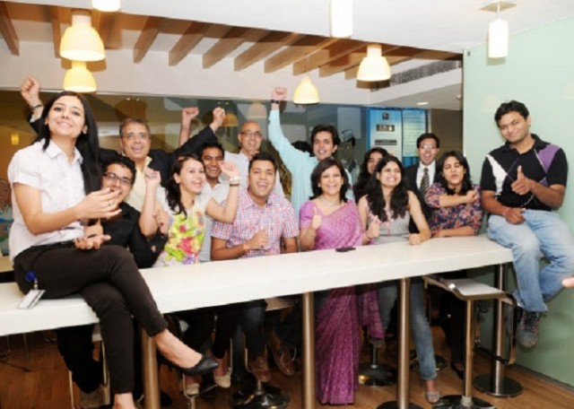 employees_of_american_express_india_1342426969_1342426986_640x640